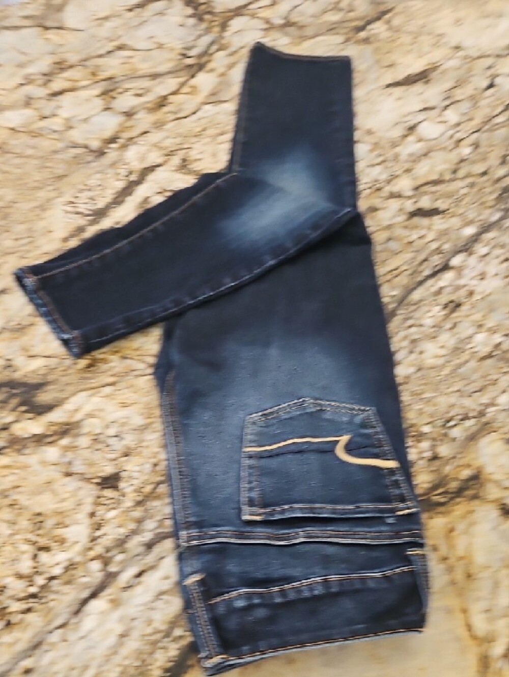 American Eagle Dark Distressed Blue Jeans. Size 2 Inseam 25" Rise 5.5" - Picture 7 of 8